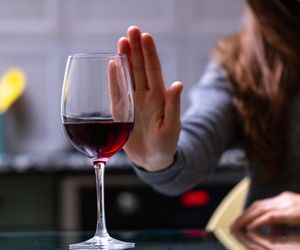 Sober curious? Wystarczy tydzień, żeby poczuć różnicę. Zobacz, co się wydarzy, gdy ograniczysz alkohol 