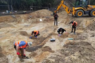  Łódź. Ludzie szczątki na dawnym poligonie na Brusie. To Stanisław Sojczyński Warszyc? [ZDJĘCIA].