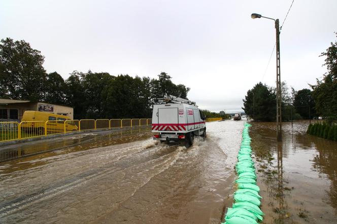 Ulewy uderzają w kolejne miejscowości. Lubrza i Chałupki zalane