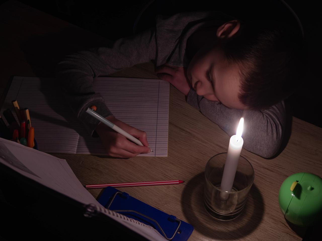 Blackout w Polsce - co zrobić kiedy zabraknie prądu? Jak się przygotowac na blackout w Polsce? Lista rzeczy niezbędnych