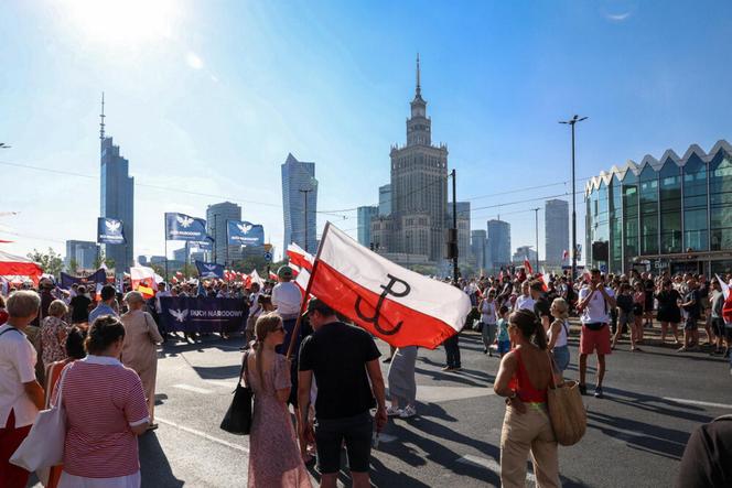 Koncert Taylor Swift w Warszawie. Spytaliśmy fanów, co wiedzą o Powstaniu Warszawskim