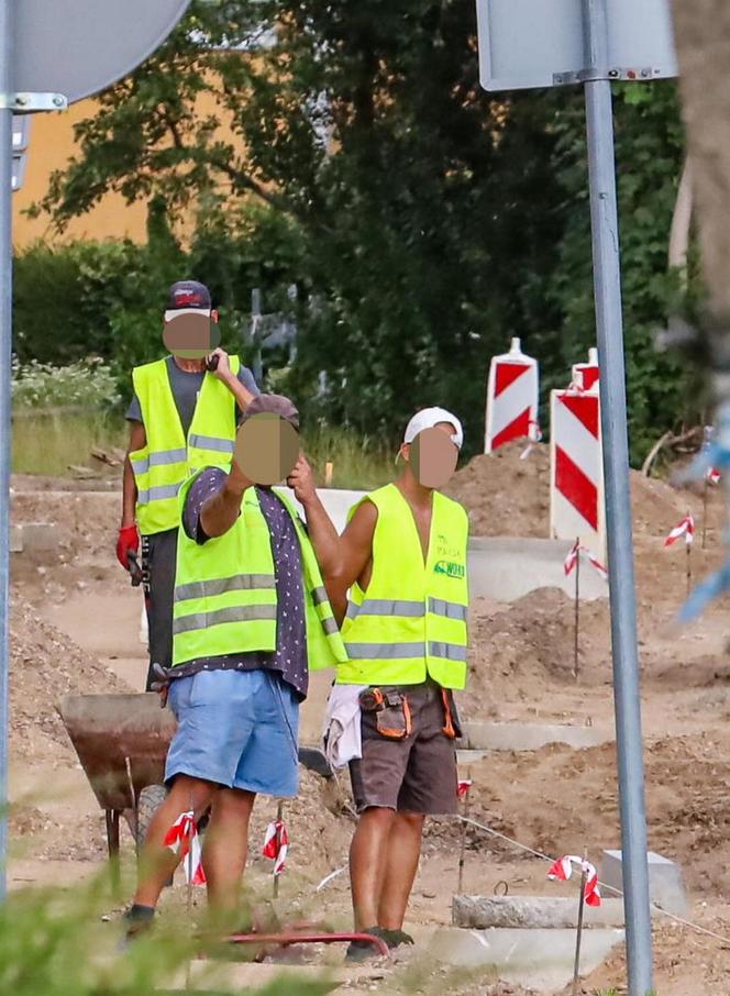 Kierowcy tkwią w korkach, robotnicy się śmieją. Sielankowy nastrój podczas remontu