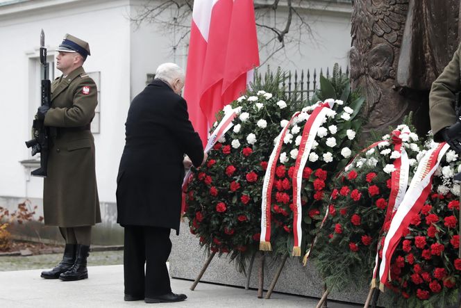 Jarosław Kaczyński wraz z delegacją PiS złożył wieńce przed pomnikami Ojców Niepodległości