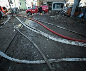 Sprzątanie po powodzi w miejscowości Lądek-Zdrój