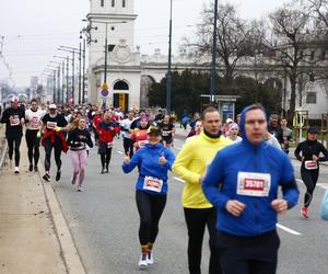 Bieg na Piątkę 2024, Warszawa - zdjęcia. Biegłeś? Szukaj się w galerii!