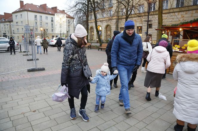 Tyski Jarmark Bożonarodzeniowy trwa w najlepsze. Znakomite koncerty i wyjątkowa atmosfera ZDJĘCIA