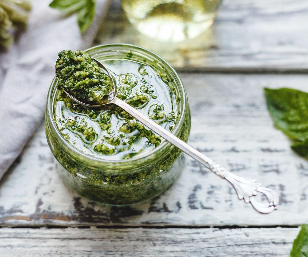 zioła w słoikach na zimę