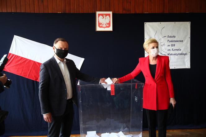 Wybory 2020. Para prezydencka razem z córką oddali głosy w drugiej turze