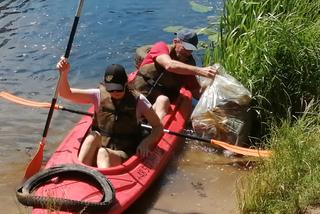 Czyszczenie Łyny z kajaków na start wakacji