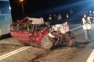 20-letni kierowca zginął na drodze w Chełmnie. Nissan został zmiażdżony