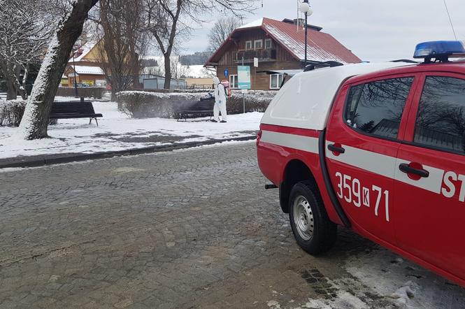 Strażacy z  OSP pomagają walczyć z koronawirusem.  W regionie trwa dezynfekcja miejsc publicznych 