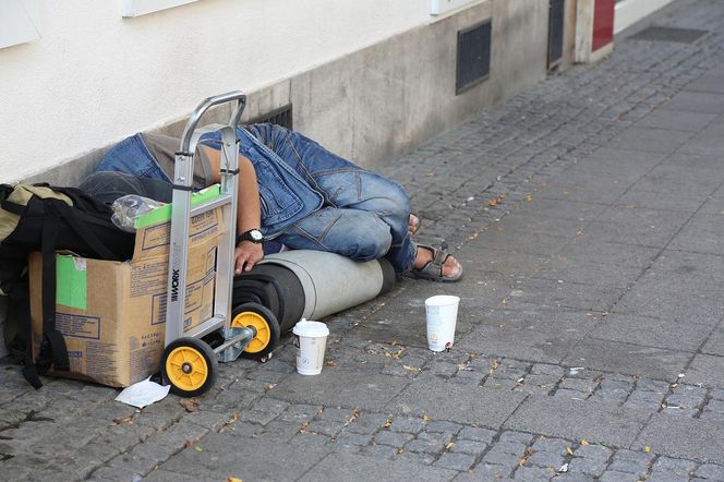 Ukradł bezdomnemu pieniądze na leczenie zębów