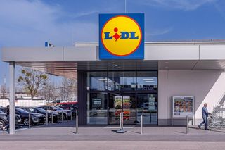 Lidl zaskakuje promocjami. Tłumy w sklepach i pełne koszyki 