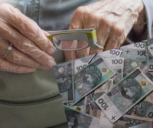 Brakuje pieniędzy na 13. emerytury! Rząd zamierza pożyczyć od przyszłych świadczeniobiorców