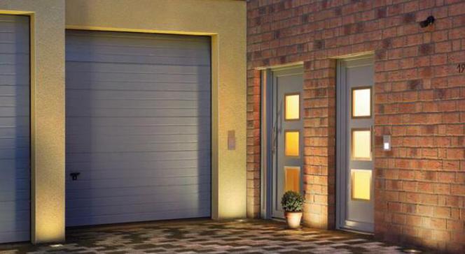 Oświetlenie garażu i drzwi wejściowych