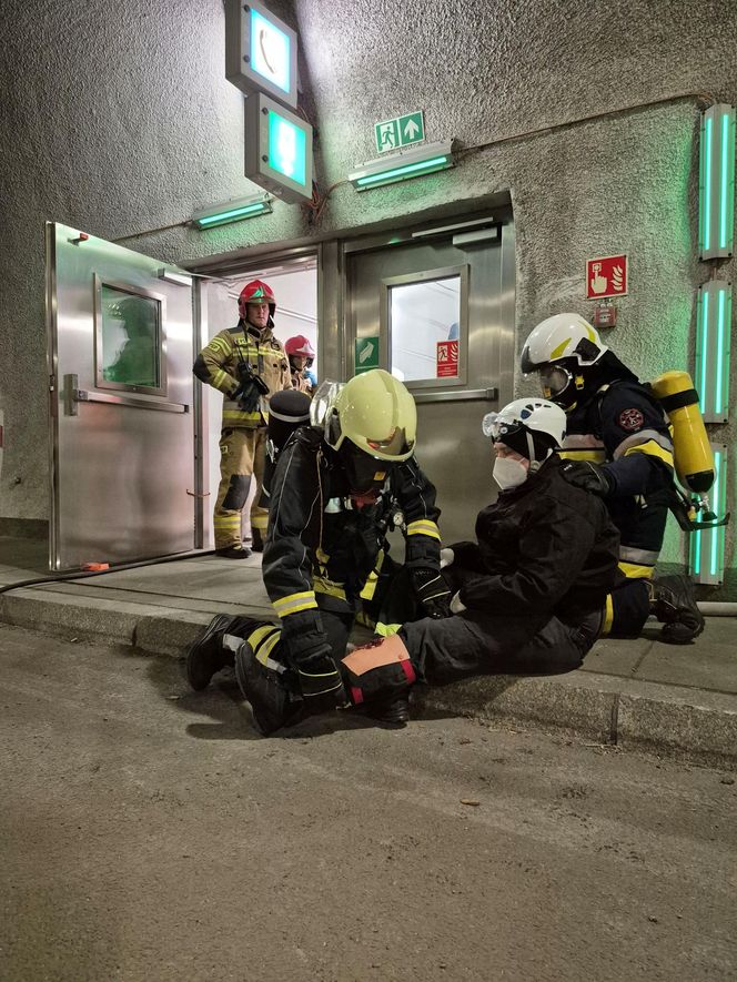 Tunel na Zakopiance został zamknięty. Przeprowadzono specjalną akcję służb ratunkowych