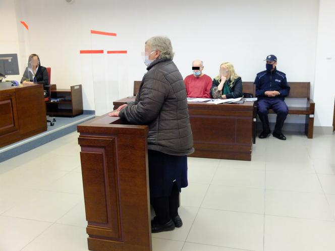 CHCIAŁ ZABIĆ WŁASNĄ MATKĘ!  KRZYSZTOF W. RZUCIŁ SIĘ NA STARUSZKĘ Z SIEKIERĄ, BO NIE CHCIAŁA MU POMÓC