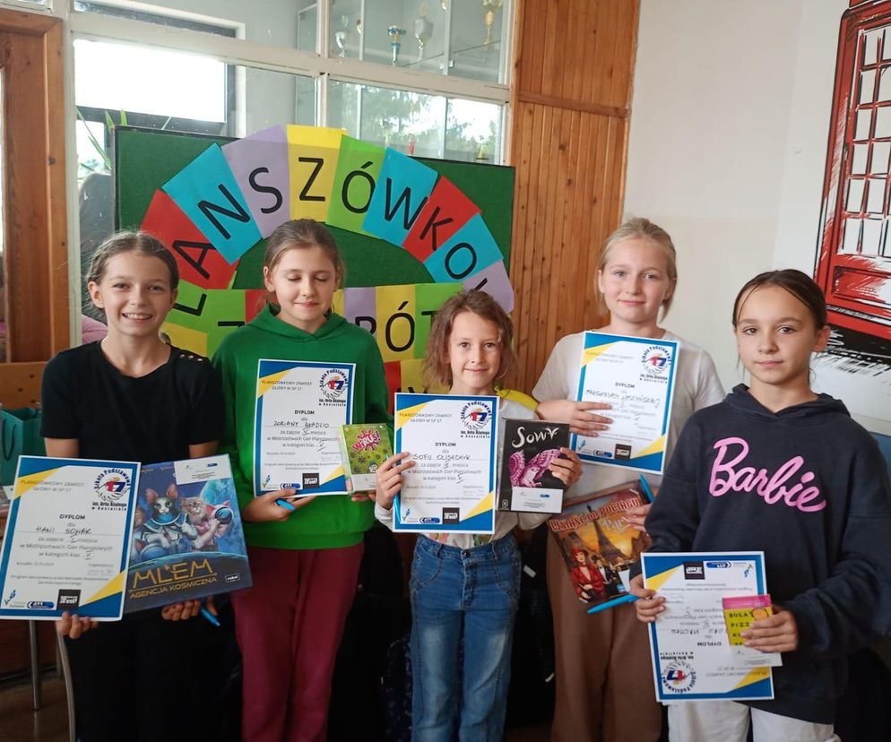 Uczestnicy Mistrzostw Gier Planszowych w Szkole Podstawowej nr 17 w Koszalinie