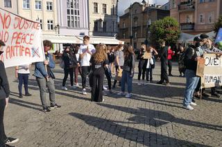 Protest w Grudziądzu, przeciwko agresji i dyskryminacji rasowej w Ameryce