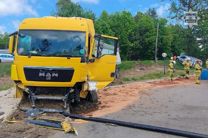 Karambol w Zawierciu. Na DK 78 zderzyły się cztery pojazdy. Są osoby poszkodowane