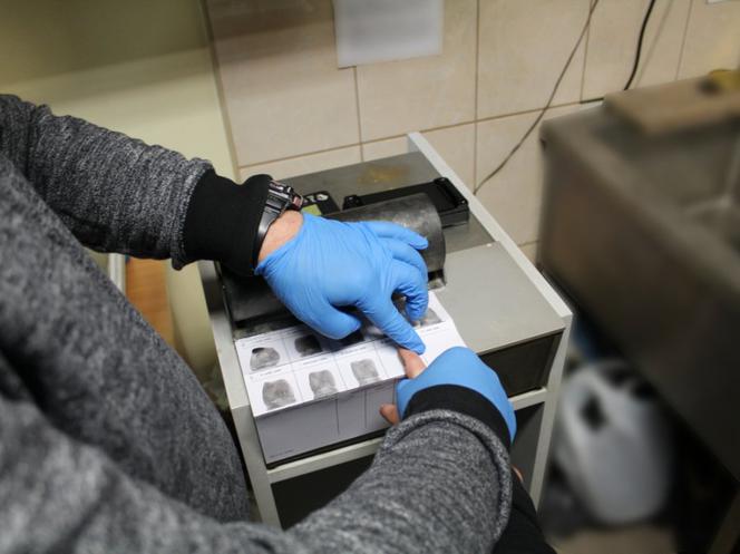 Gumową pałą atakowali kobiety