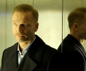 M jak miłość, odcinek 1730: Andrzej przegapi pierwsze znaki zagrożenia ze strony Julii! Po scenie w windzie psycholka weźmie Rotkiewicza na litość i zacznie się jazda - ZDJĘCIA