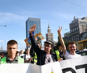Marsz młodych na ulicach Warszawy. Czujemy pociąg do Europy
