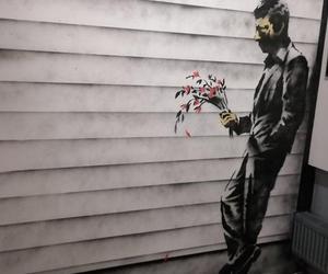 Ferie w Krakowie? Wystawę Banksy'ego, najbardziej tajemniczego artysty na świecie, koniecznie trzeba zobaczyć