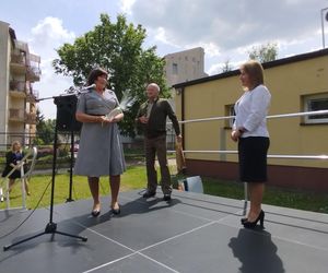 Przez lata ŚDS w Siedlcach działał w dwóch lokalizacjach, teraz już oficjalnie funkcjonuje w jednym miejscu, w budynkach dostosowanych do potrzeb osób z niepełnosprawnościami. 