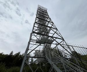   To najwyższa wieża widokowa w warmińsko-mazurskim. Trzeba pokonać niemal 200 schodów. Zobacz zdjęcia