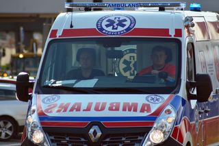 Nie wiedziała, że jest w ciąży, urodziła na parkingu. Ciąża pozostała „ukryta” aż do samego końca