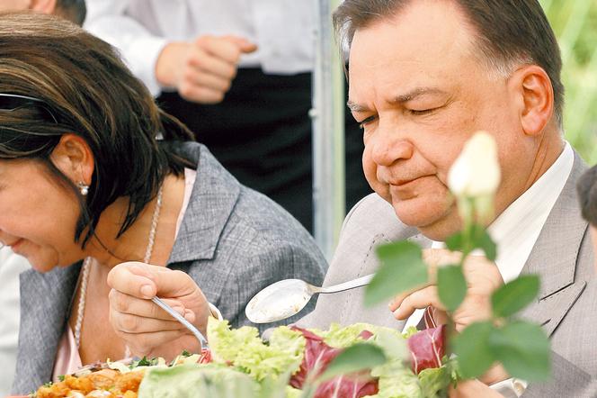 Urzędnikom łakocie, a pasażerom podwyżki