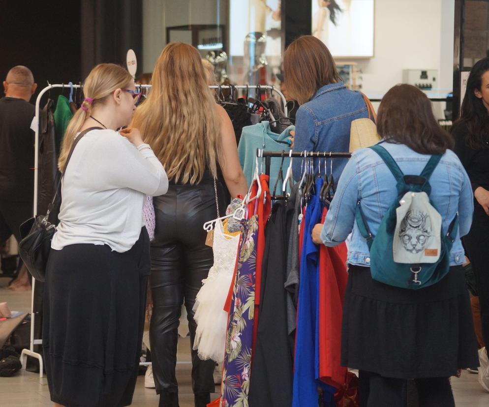 Babi Targ, czyli wielkie wietrzenie szaf w Bydgoszczy [ZDJĘCIA]