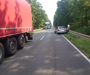 Koło Leszna samochód osobowy zderzył się z karetką. Karetka jechała na sygnale z pacjentem