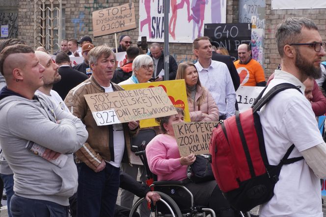 Protest rodziców i dziadków w Warszawie (7.03.2025)