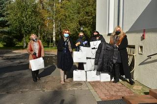 Mieszkańcy Skolimowa dostali kurtki