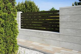 Betonowe ogrodzenie może też wyglądać tak