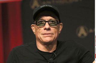  Jean-Claude Van Damme może mieć poważne kłopoty. W tle handel ludźmi 