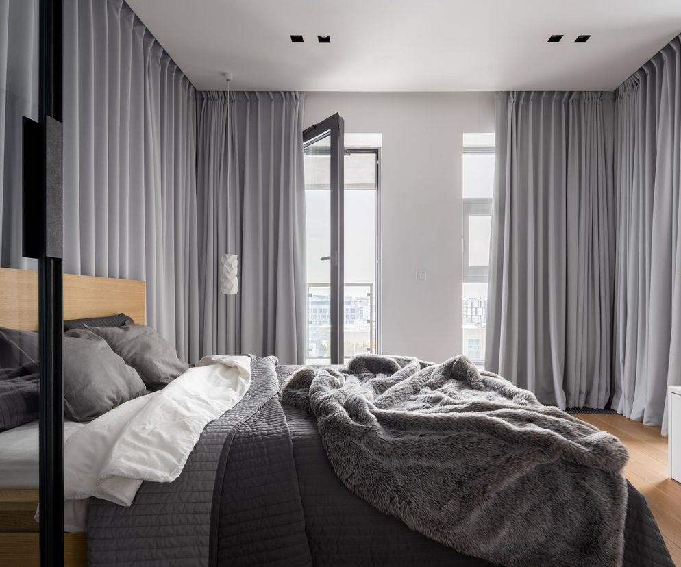 Zimno, hałas i ciekawskie spojrzenia. Oto dlaczego zasłony są niezastąpione