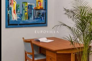 Tak wygląda mieszkanie Filipa Chajzera. Sprzedaje je za ponad 1,6 mln złotych!