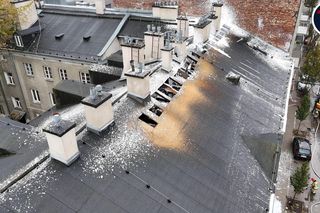 Pożar poddasza w zabytkowej kamienicy na ul.Miedzianej