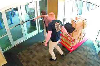 Zwinęli $300 tysięcy w kartach do gry