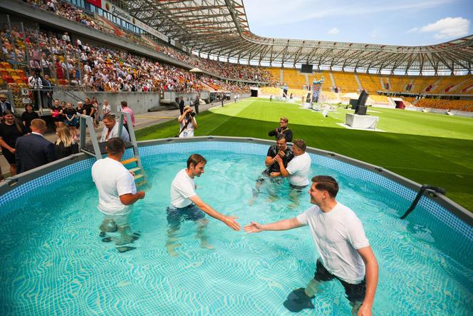 Kongres Świadków Jehowy 2024 na Stadionie Miejskim w Białymstoku