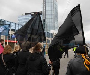   Razem przeciw przemocy. Medycy protestują w Warszawie