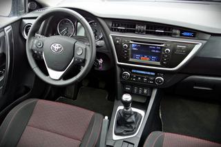 Toyota Auris II 1.6 Valvematic - TEST, opinie, zdjęcia - DZIENNIK DZIEŃ 4: Wnętrze, bagażnik i wyposażenie