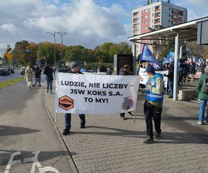 Hutnicy i koksownicy wyszli na ulice w Dąbrowie Górniczej. Apel do rządu o ratunek dla branży i tysięcy miejsc pracy
