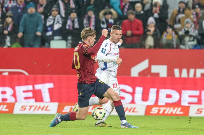 Orkiestra górnicza zagrała jak za dawnych lat, Górnik Zabrze również. Lech Poznań na kolanach