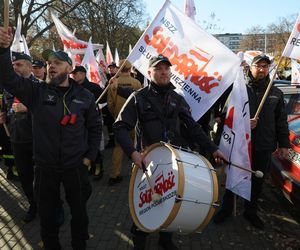 Pikieta służb mundurowych w Warszawie