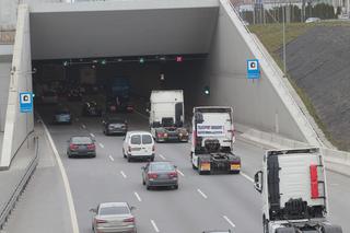 Otoczyli stolicę! Kierowcy utknęli w gigantycznych korkach na obwodnicy miasta. Tak wyglądał protest polskich przewoźników