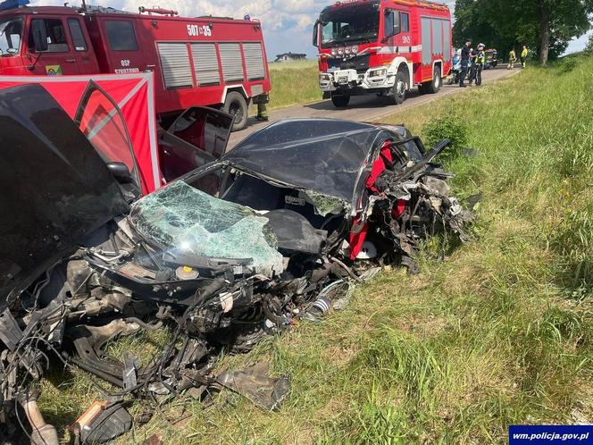 18-latek zginął w wypadku, z samochodu niewiele zostało. Tragedia pod Nidzicą